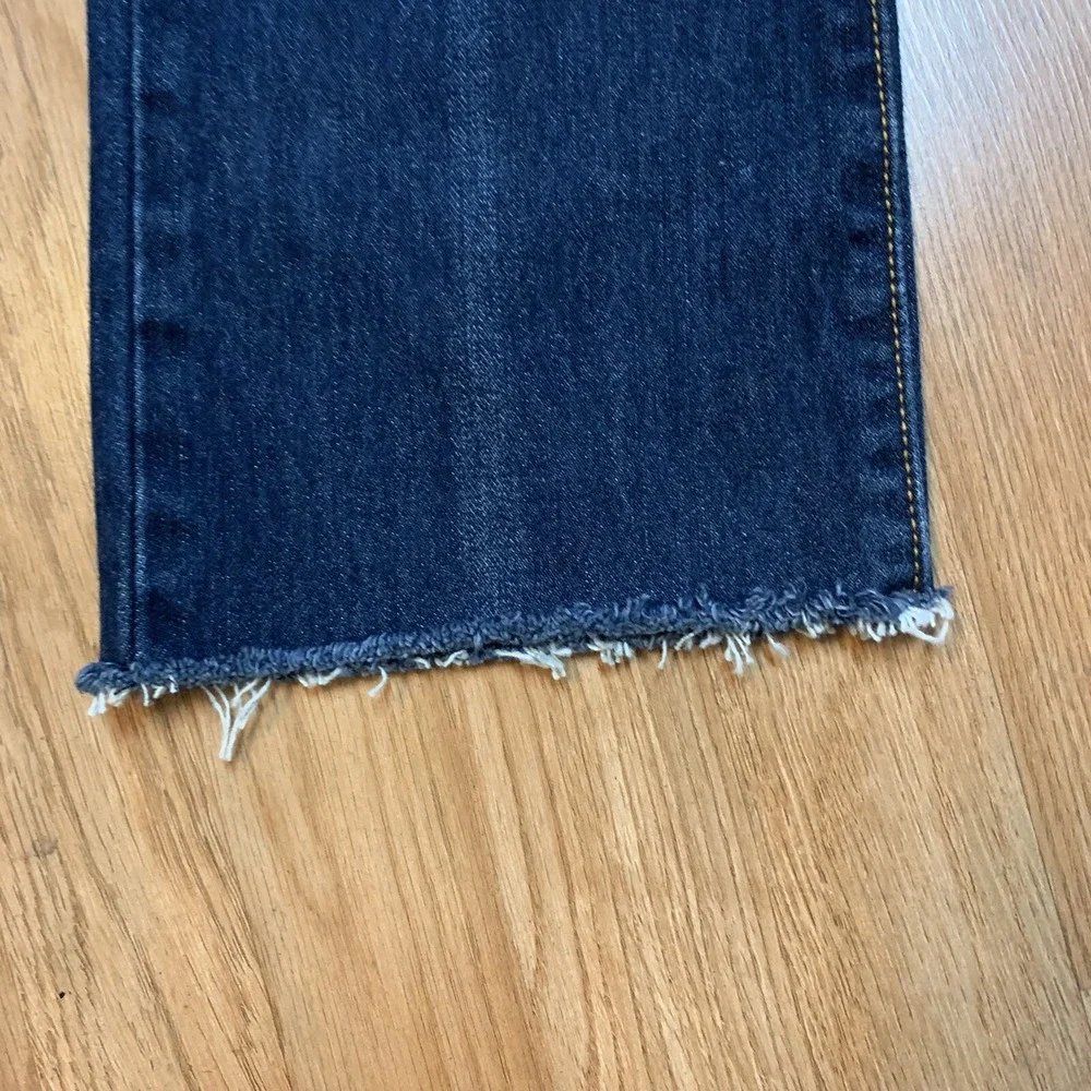 LEVI'S Women's 32 x 28 Straight Cut Cropped Frayed Hem Denim Jeans High Waist - Picture 3 of 11